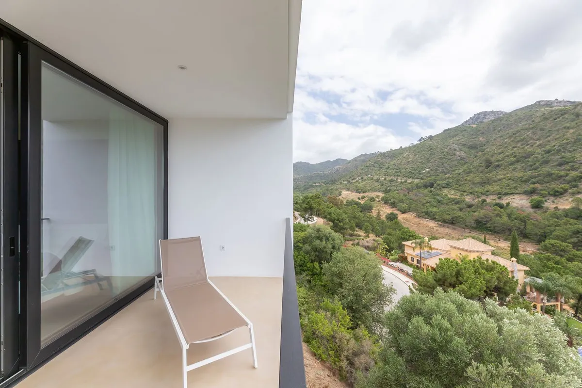 6 bedrooms villa in Benahavis for sale