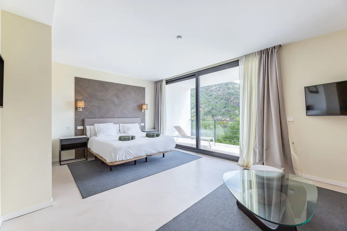 6 bedrooms villa in Benahavis for sale