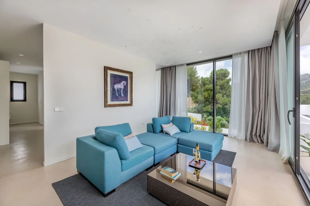 6 bedrooms villa in Benahavis for sale