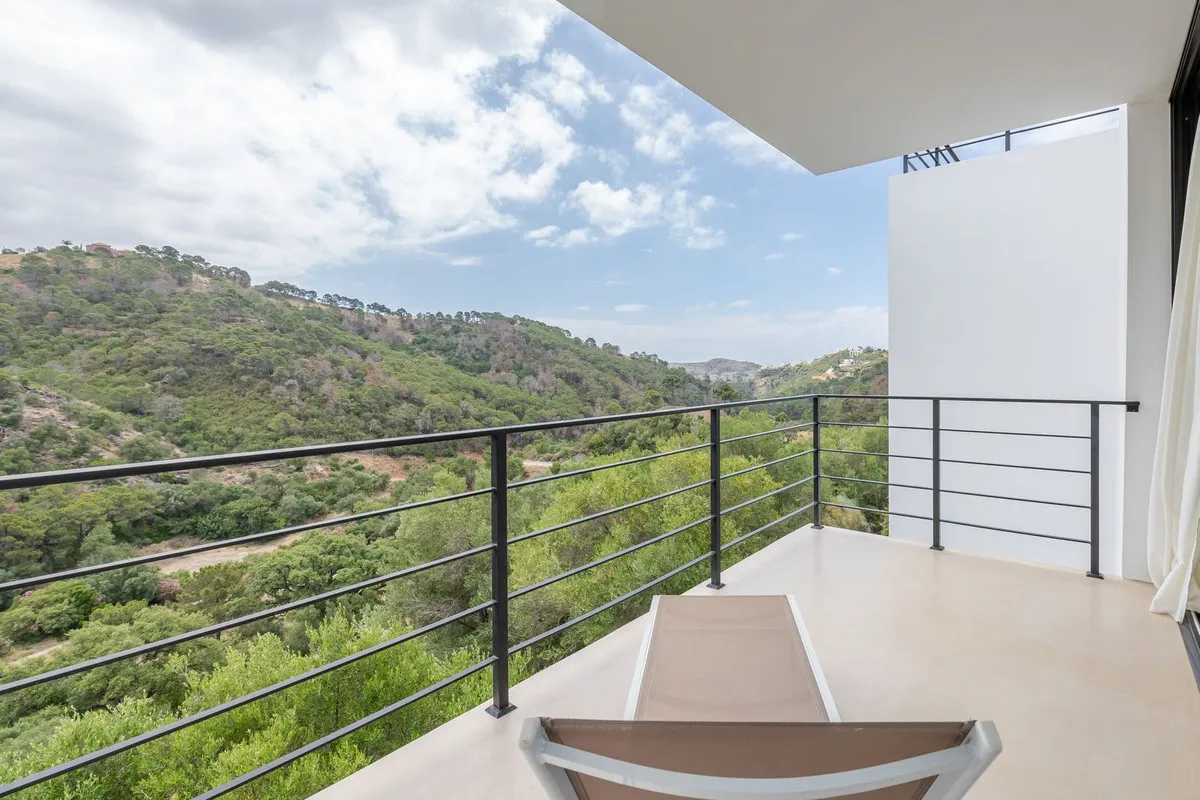 6 bedrooms villa in Benahavis for sale