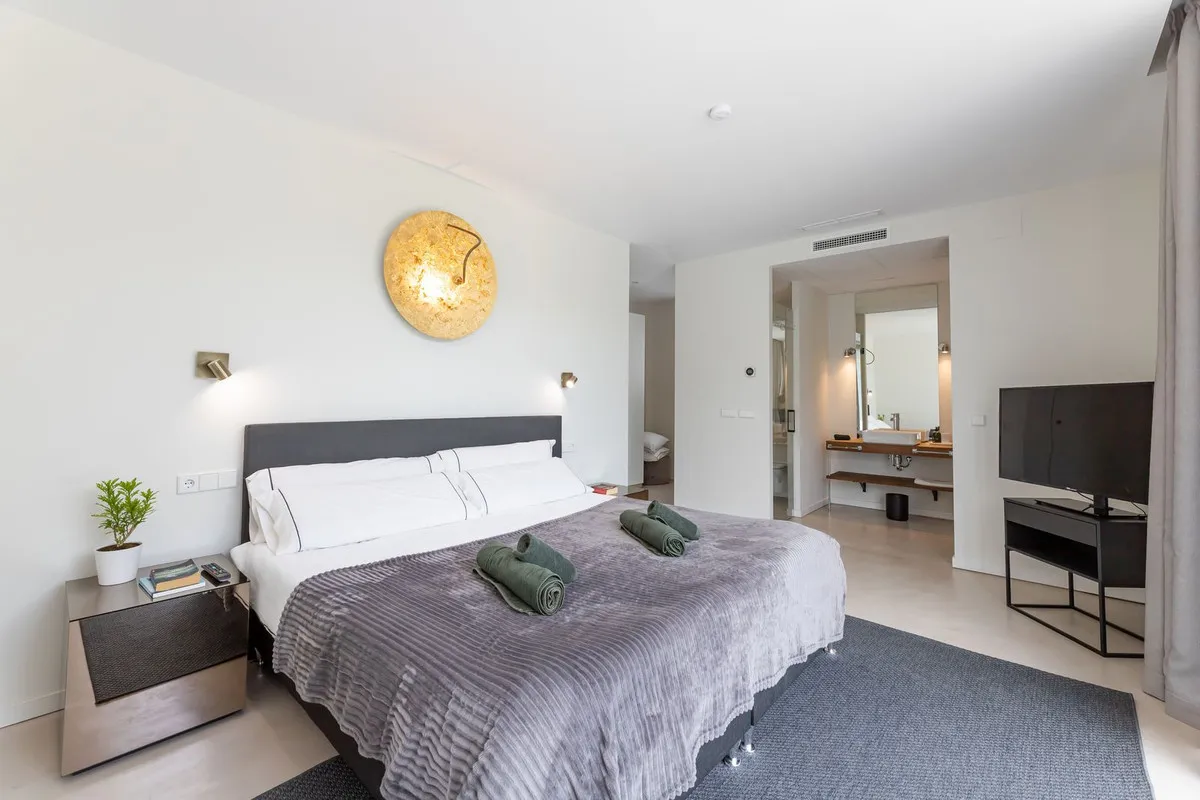 6 bedrooms villa in Benahavis for sale