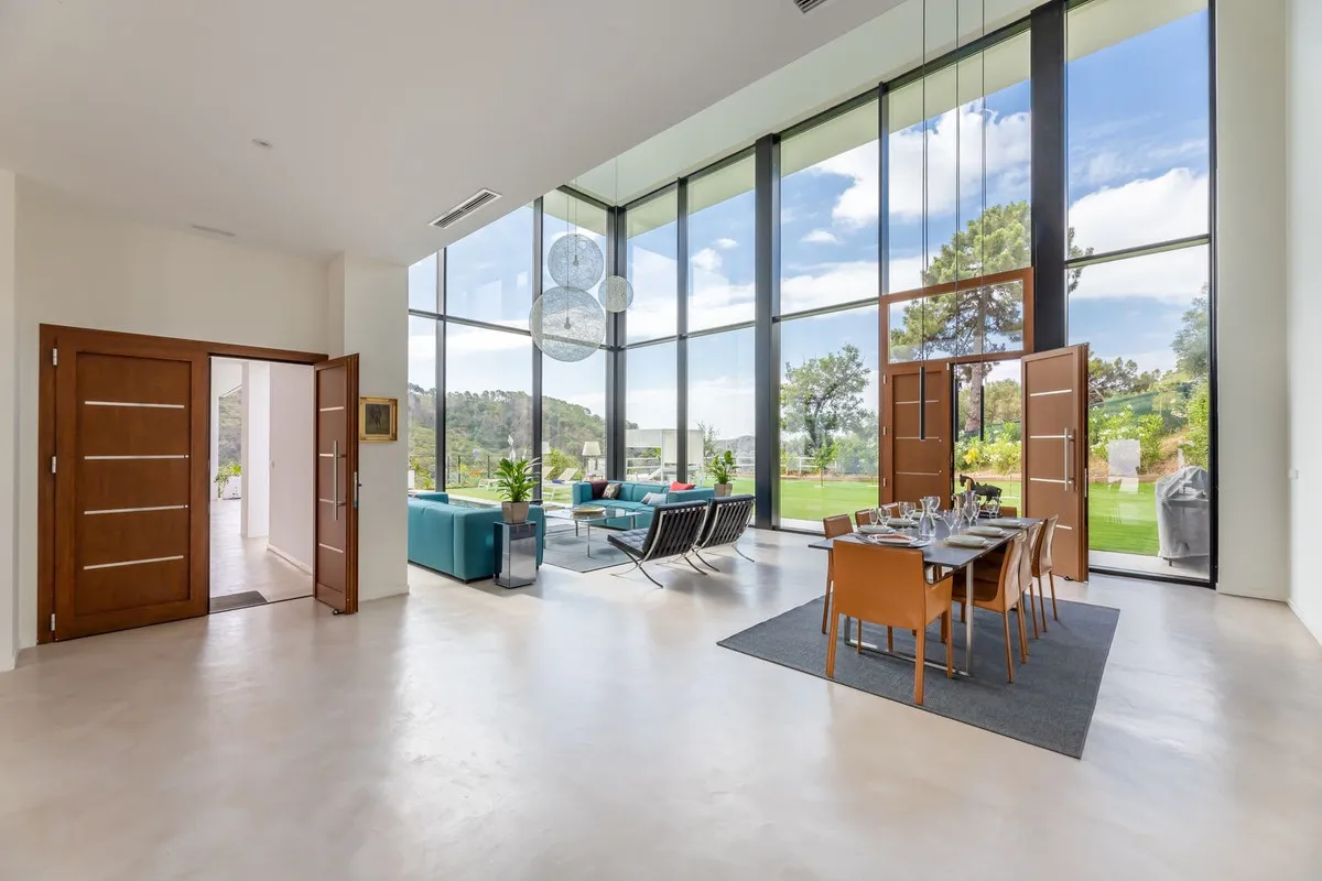 6 bedrooms villa in Benahavis for sale