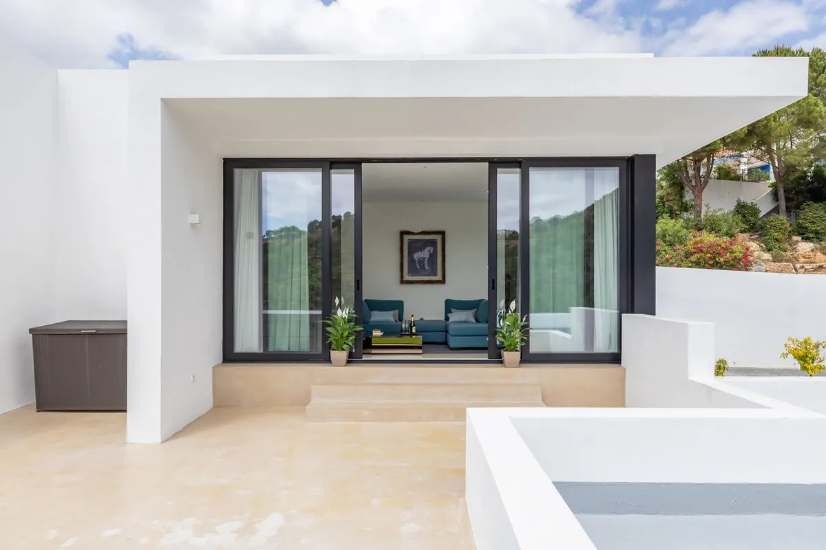 6 bedrooms villa in Benahavis for sale