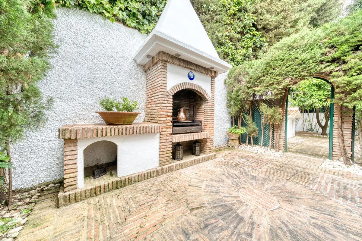 Los Monteros, villa a la venta