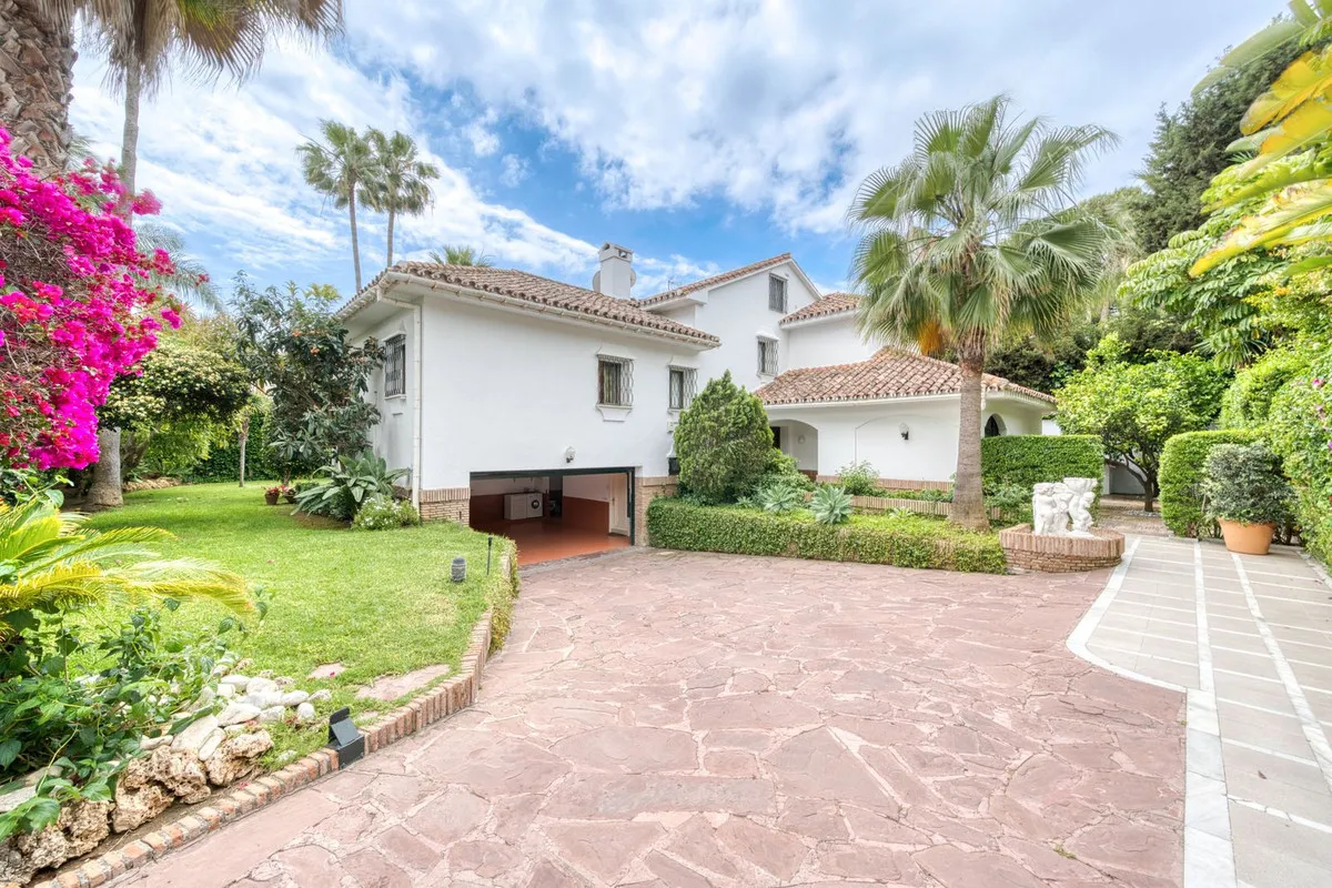 Los Monteros, villa a la venta