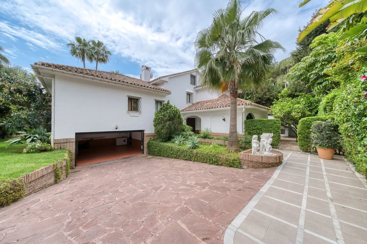 Los Monteros, villa a la venta