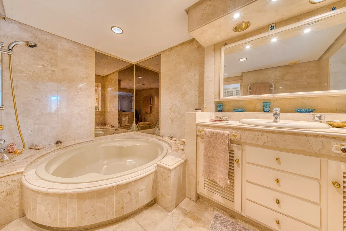 Los Monteros, villa a la venta