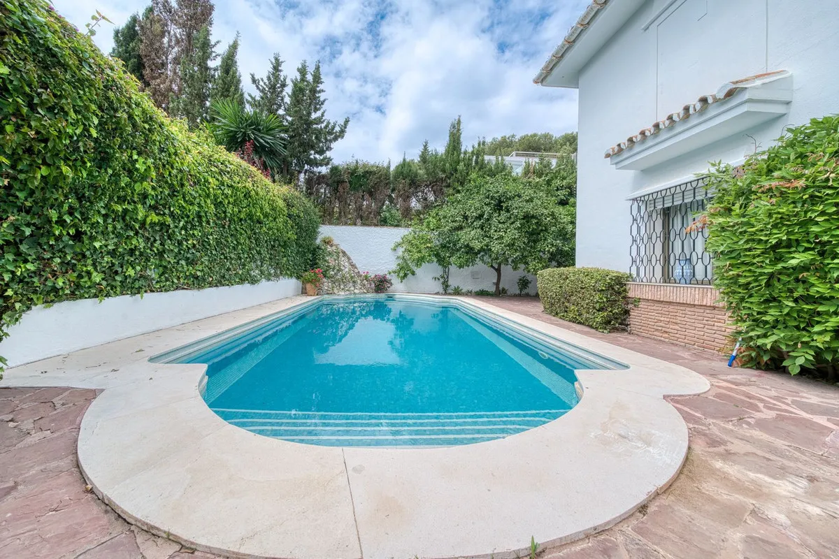 Los Monteros, villa a la venta