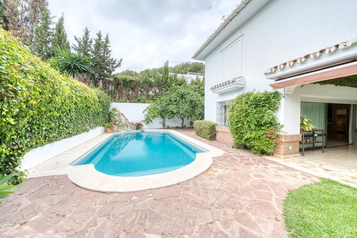 Los Monteros, villa a la venta