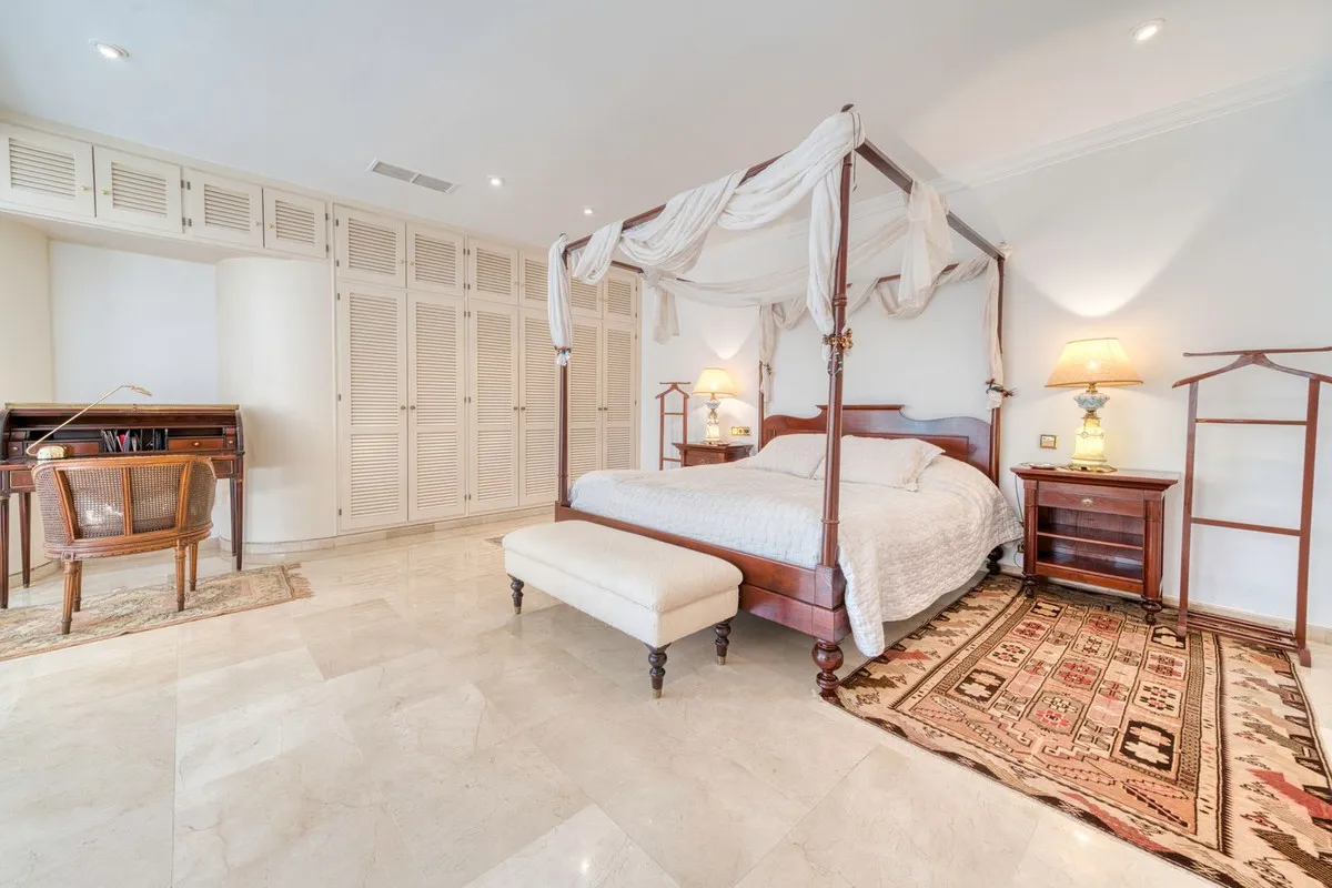 Los Monteros, villa a la venta