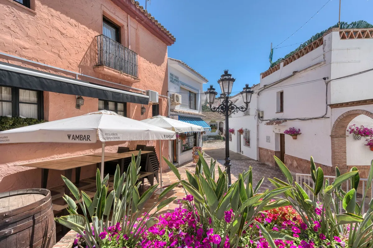 3 bedrooms town house for sale in Benahavis