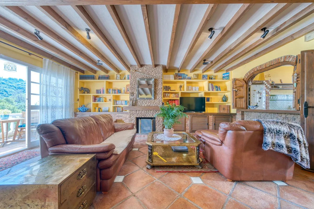 3 bedrooms town house for sale in Benahavis