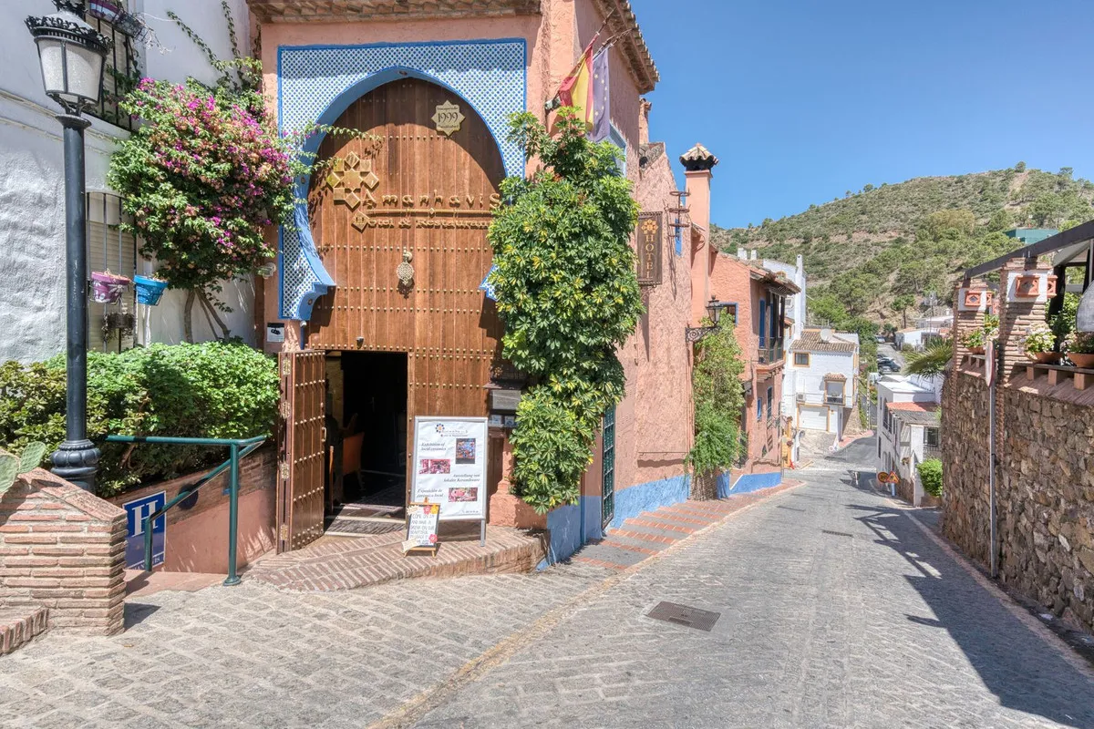 3 bedrooms town house for sale in Benahavis