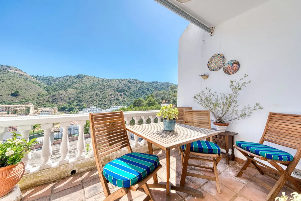 3 bedrooms town house for sale in Benahavis