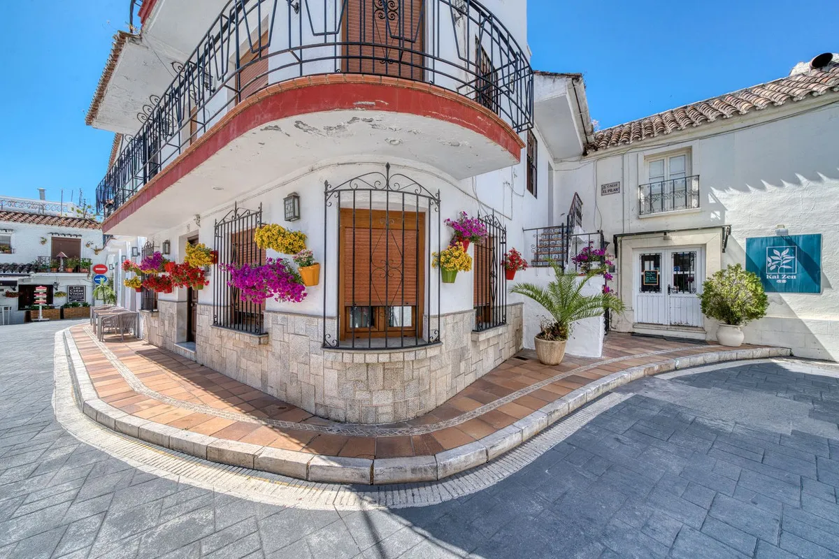 3 bedrooms town house for sale in Benahavis