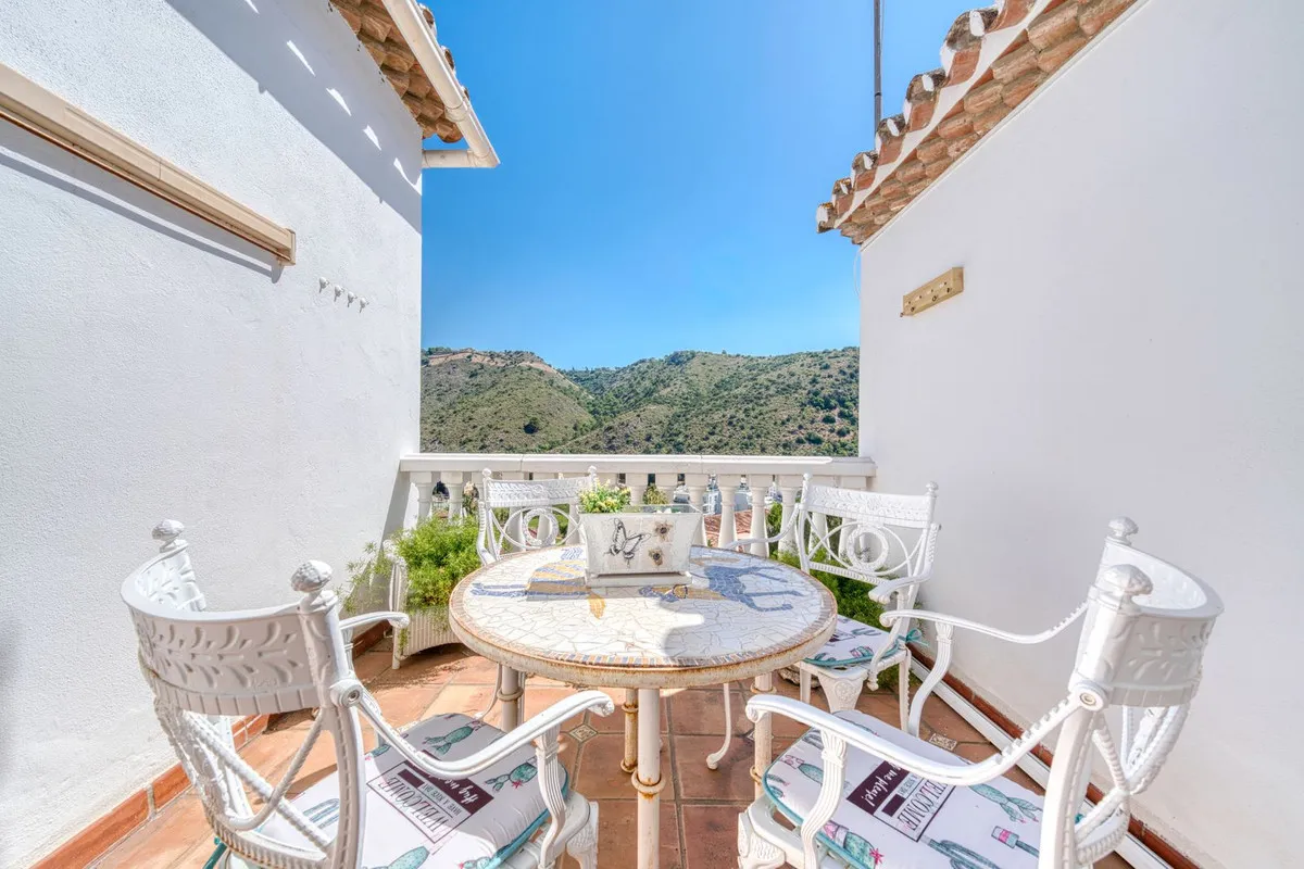 3 bedrooms town house for sale in Benahavis