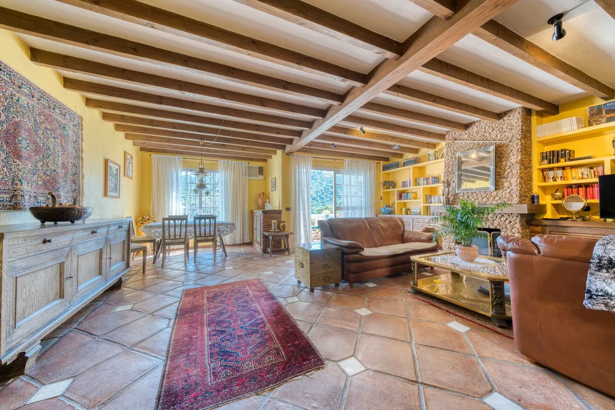 3 bedrooms town house for sale in Benahavis