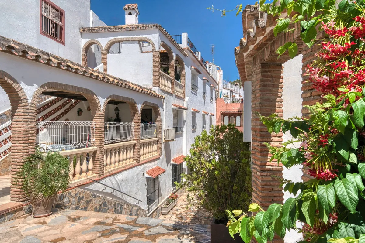 3 bedrooms town house for sale in Benahavis