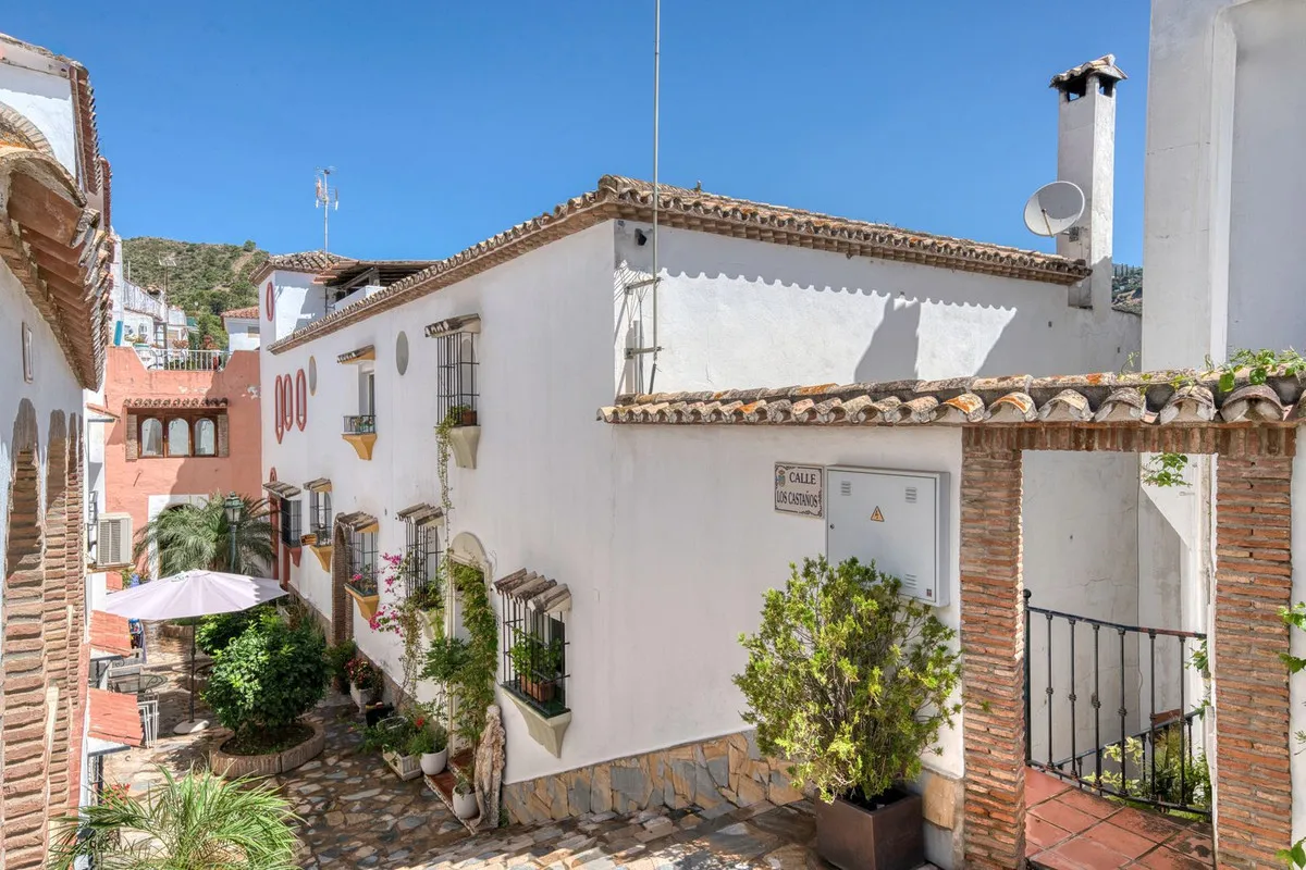 3 bedrooms town house for sale in Benahavis