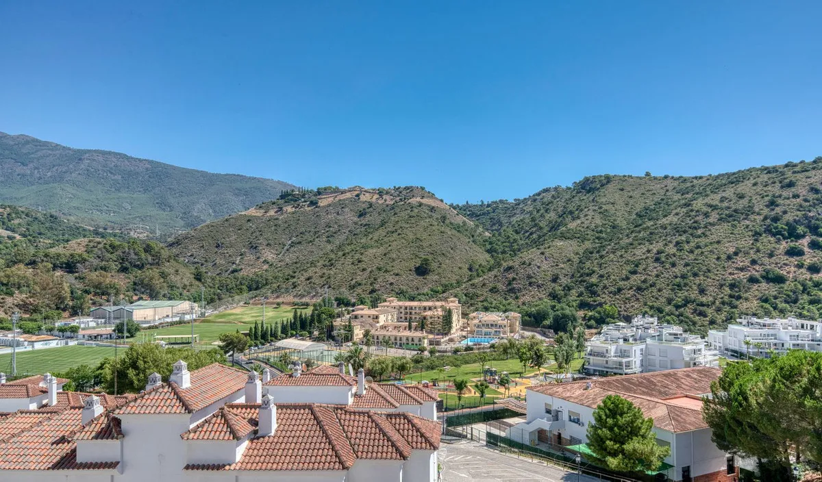 3 bedrooms town house for sale in Benahavis