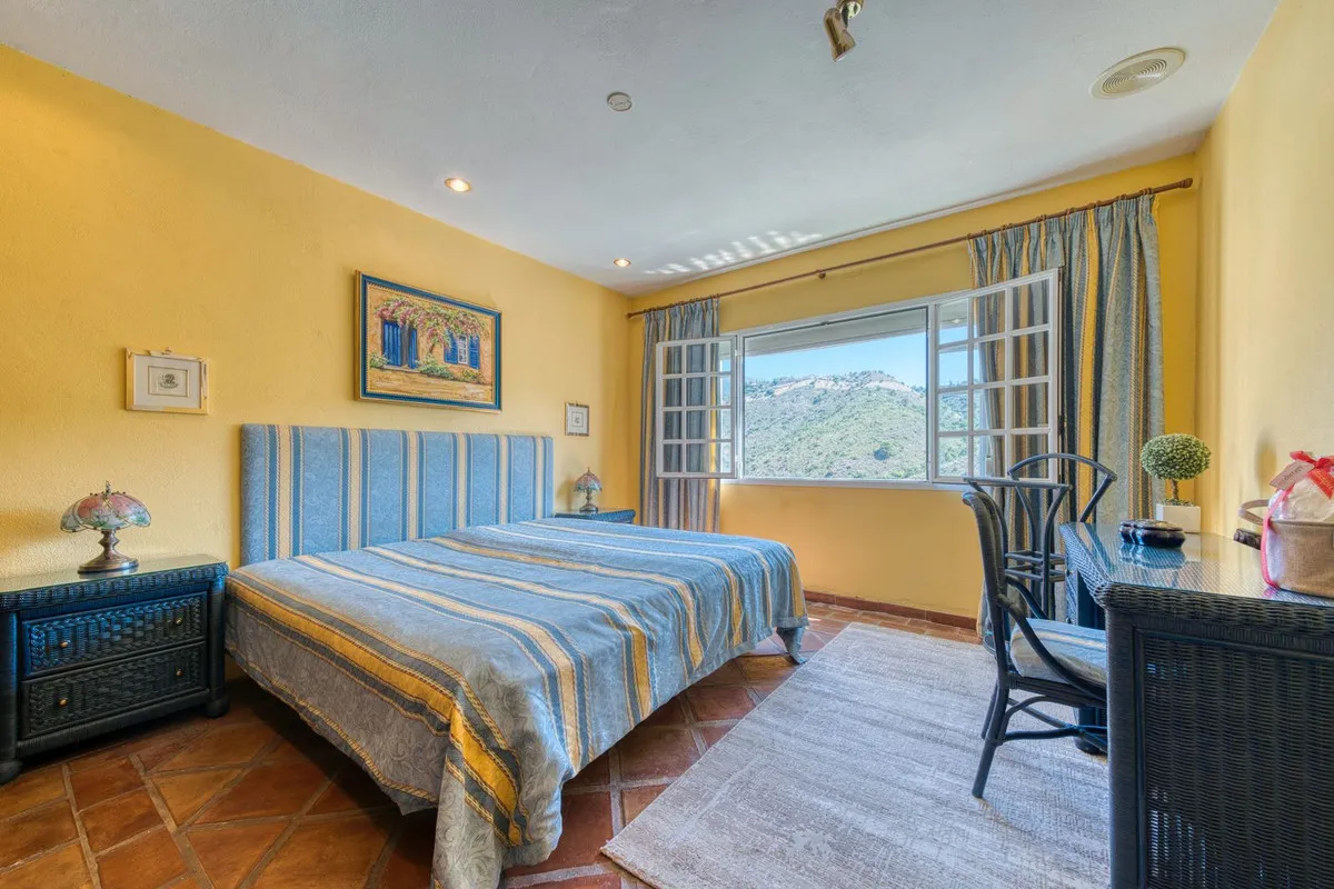 3 bedrooms town house for sale in Benahavis