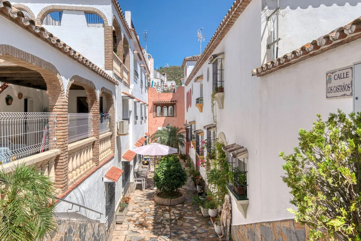 3 bedrooms town house for sale in Benahavis