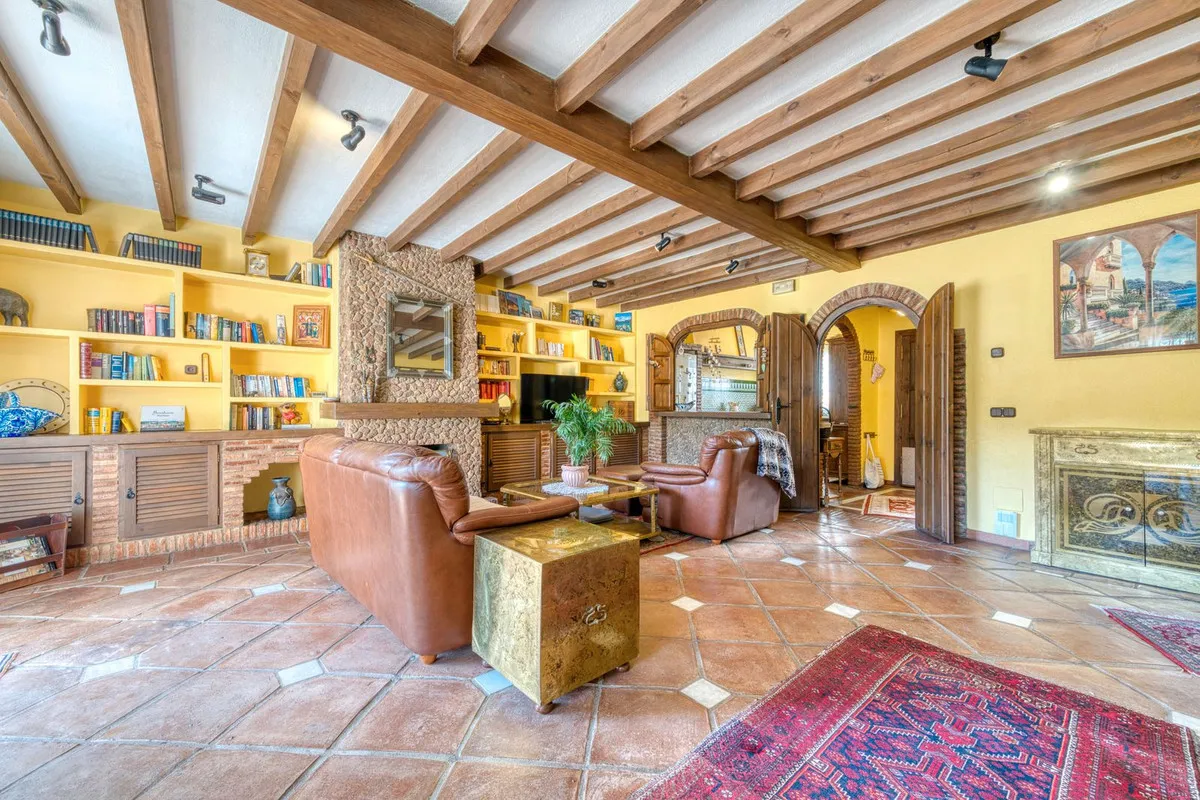 3 bedrooms town house for sale in Benahavis