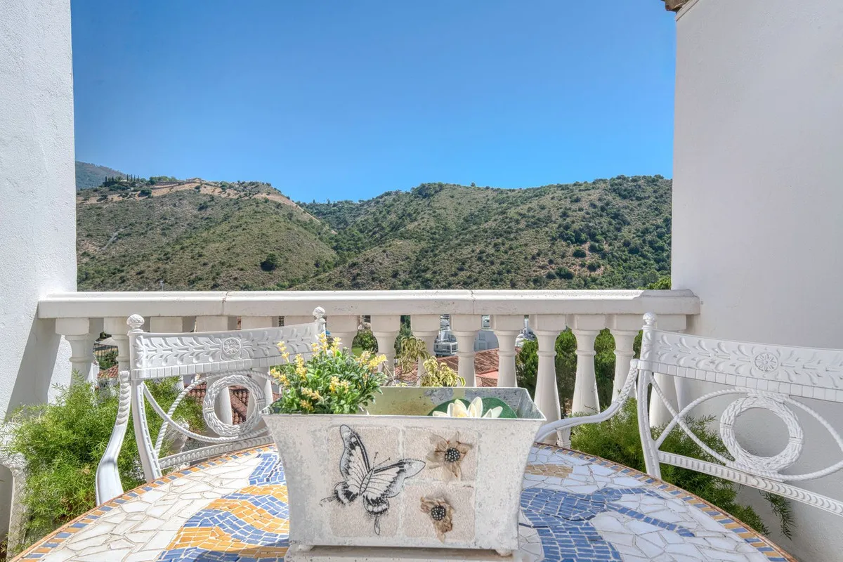 3 bedrooms town house for sale in Benahavis