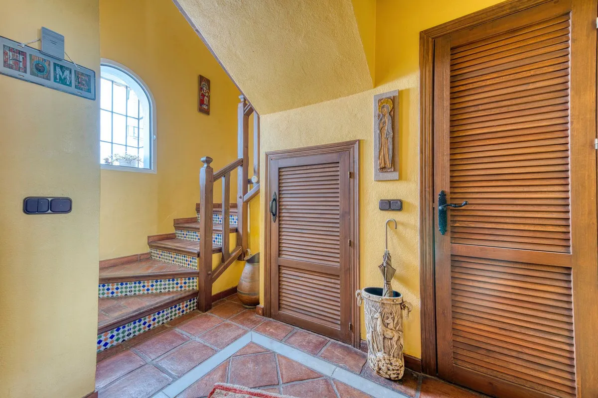 3 bedrooms town house for sale in Benahavis