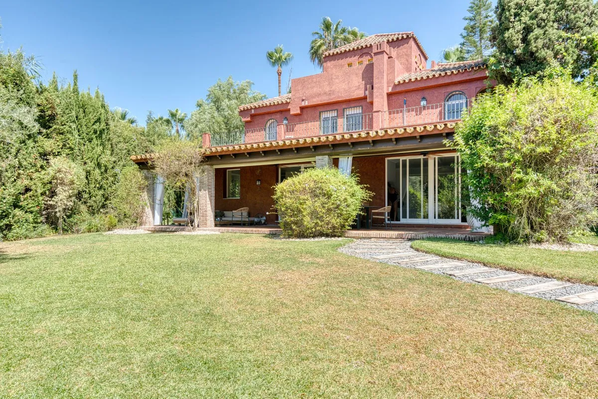 Nueva Andalucia, villa con 6 dormitorios en venta