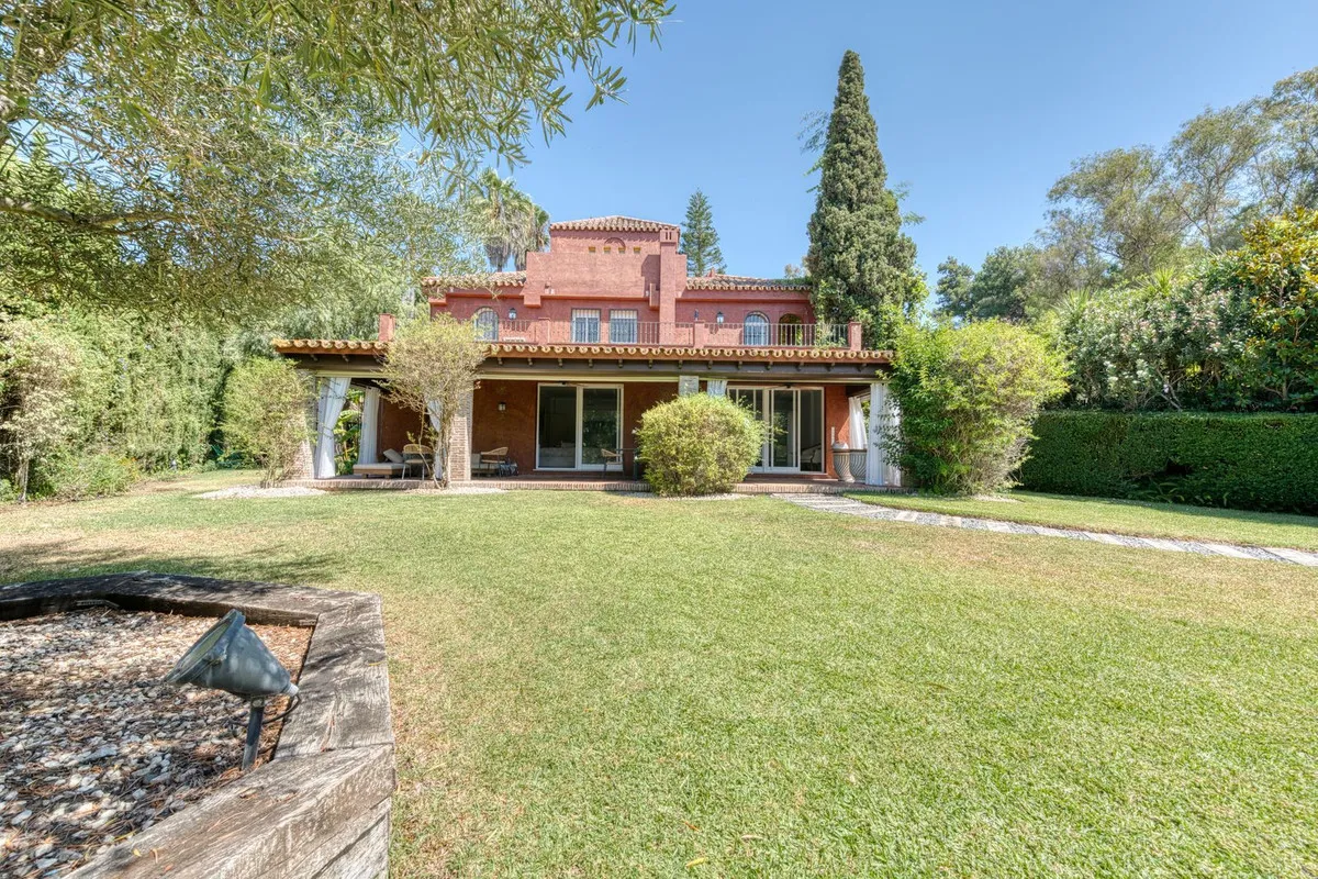 Nueva Andalucia, villa con 6 dormitorios en venta