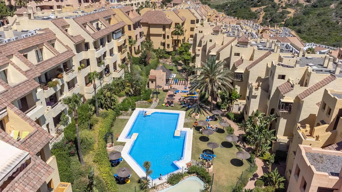 Ático con 2 dormitorios en venta en La Duquesa