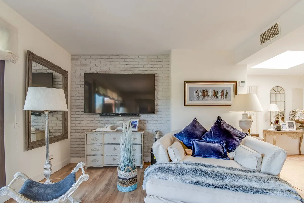 Ático con 2 dormitorios en venta en La Duquesa