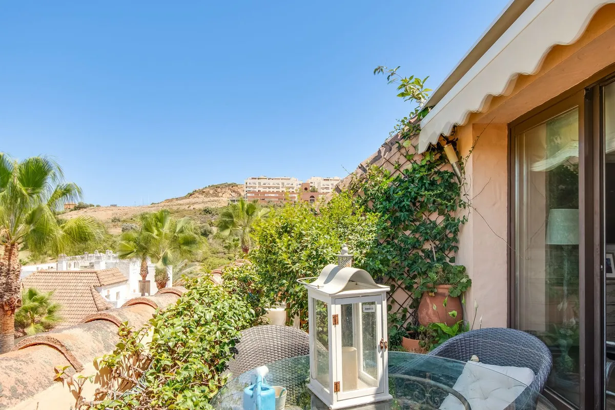 Ático con 2 dormitorios en venta en La Duquesa