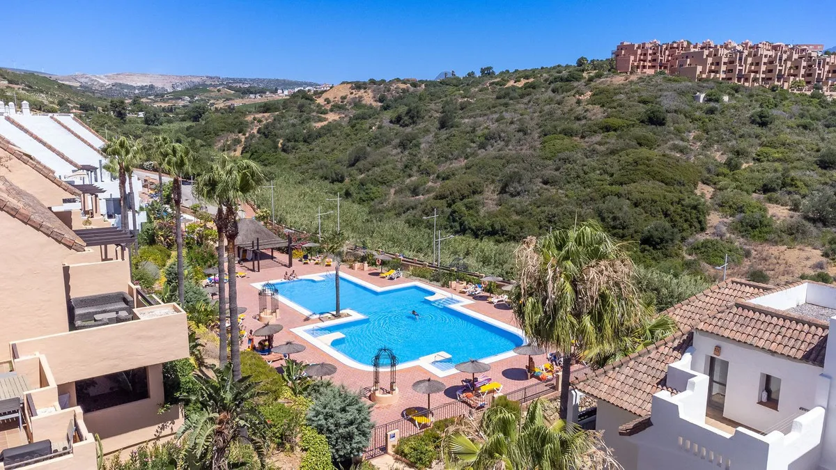 Ático con 2 dormitorios en venta en La Duquesa