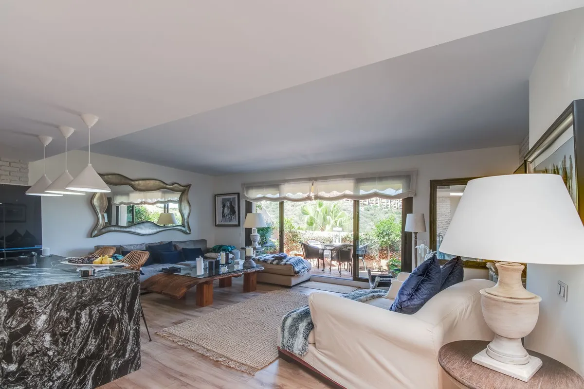 Ático con 2 dormitorios en venta en La Duquesa