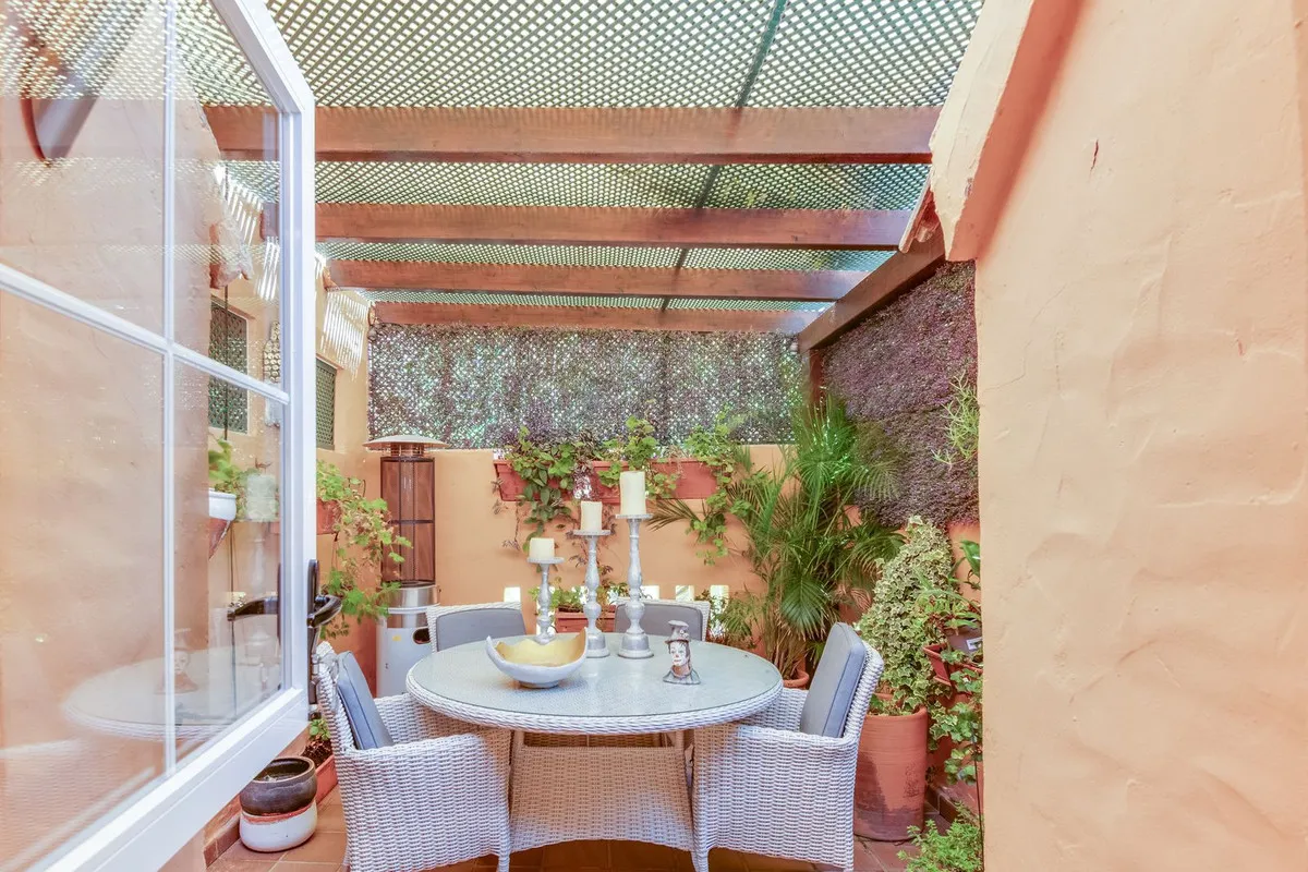 Ático con 2 dormitorios en venta en La Duquesa