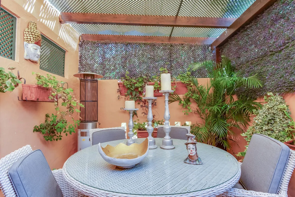 Ático con 2 dormitorios en venta en La Duquesa