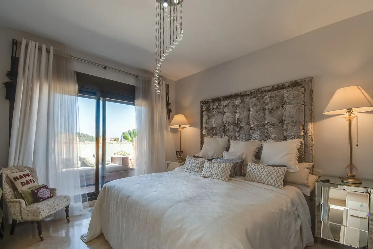 Ático con 2 dormitorios en venta en La Duquesa