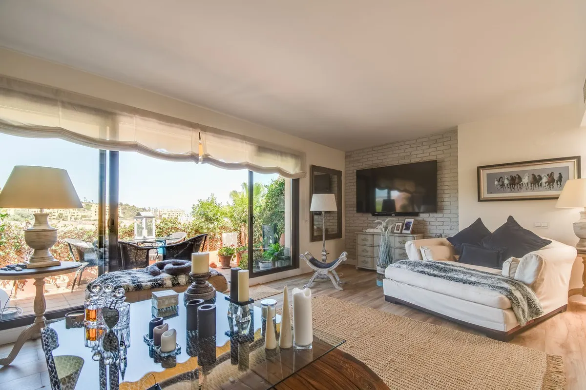 Ático con 2 dormitorios en venta en La Duquesa