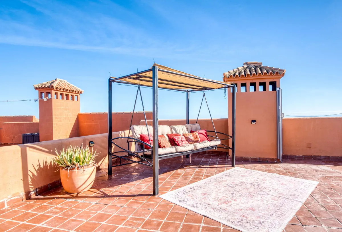 For sale La Duquesa apartment with 3 bedrooms