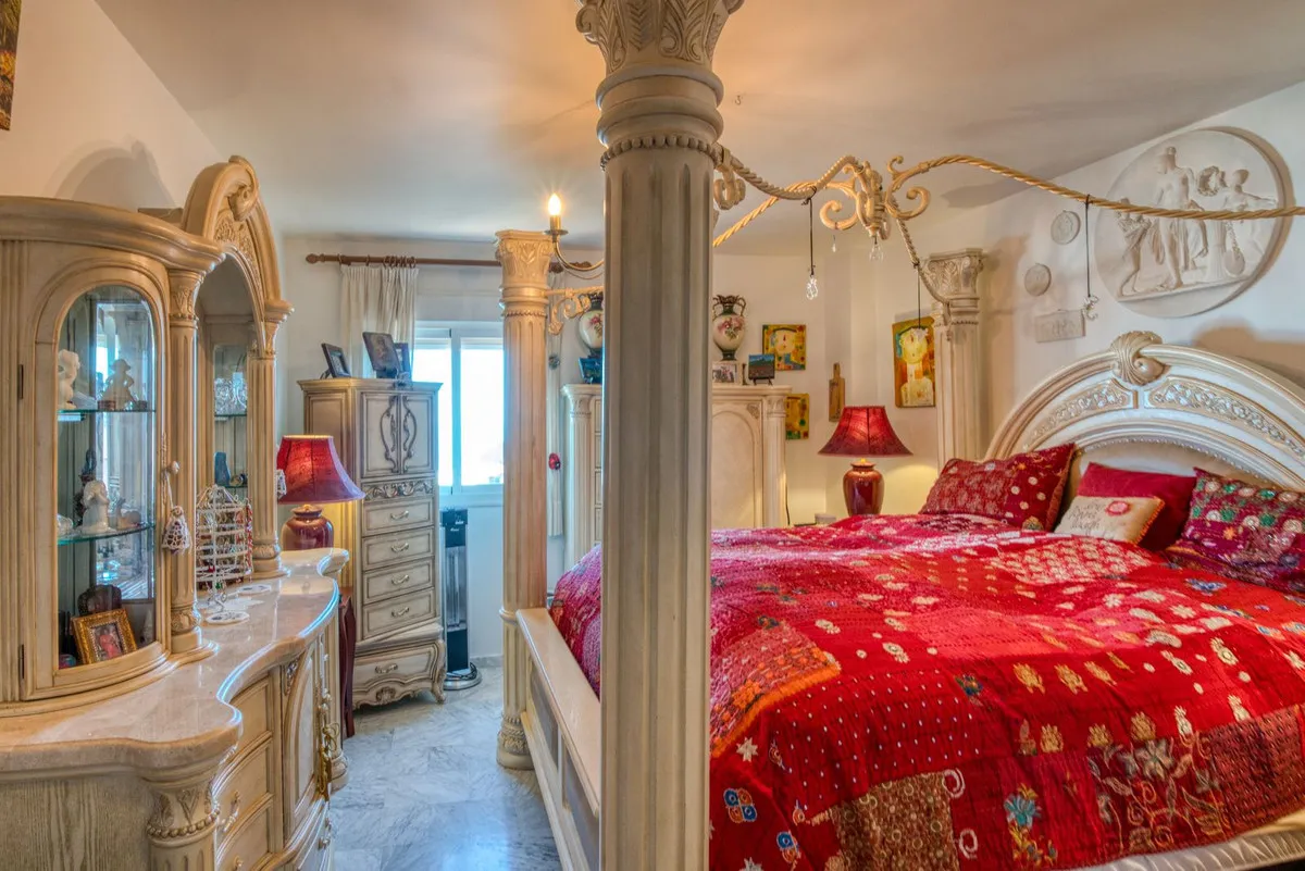 For sale La Duquesa apartment with 3 bedrooms