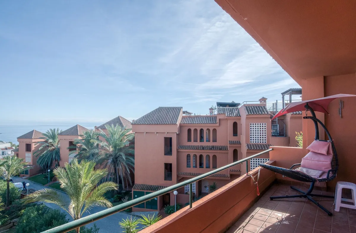 For sale La Duquesa apartment with 3 bedrooms