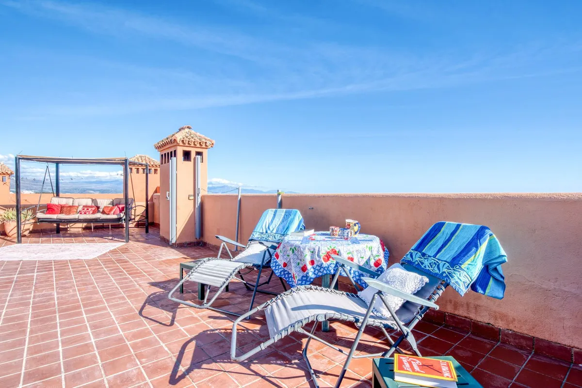 For sale La Duquesa apartment with 3 bedrooms