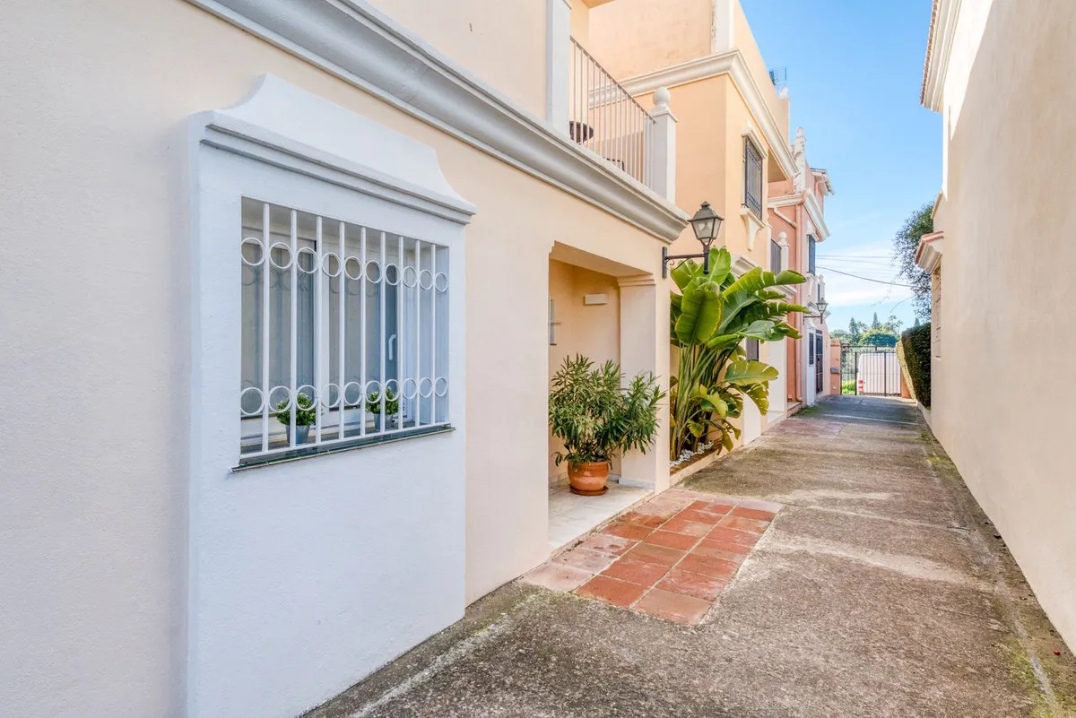 Villa de 4 dormitorios en venta en New Golden Mile