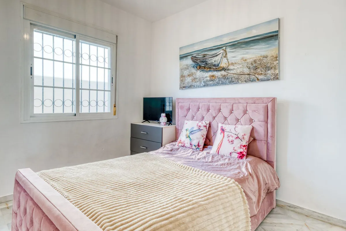 Villa de 4 dormitorios en venta en New Golden Mile