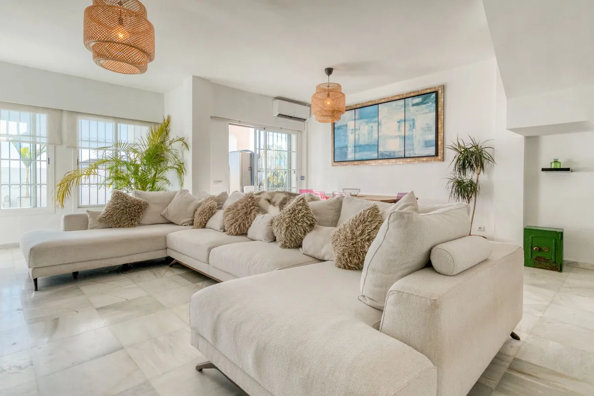 Villa de 4 dormitorios en venta en New Golden Mile