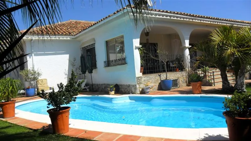 Nueva Andalucia villa for sale