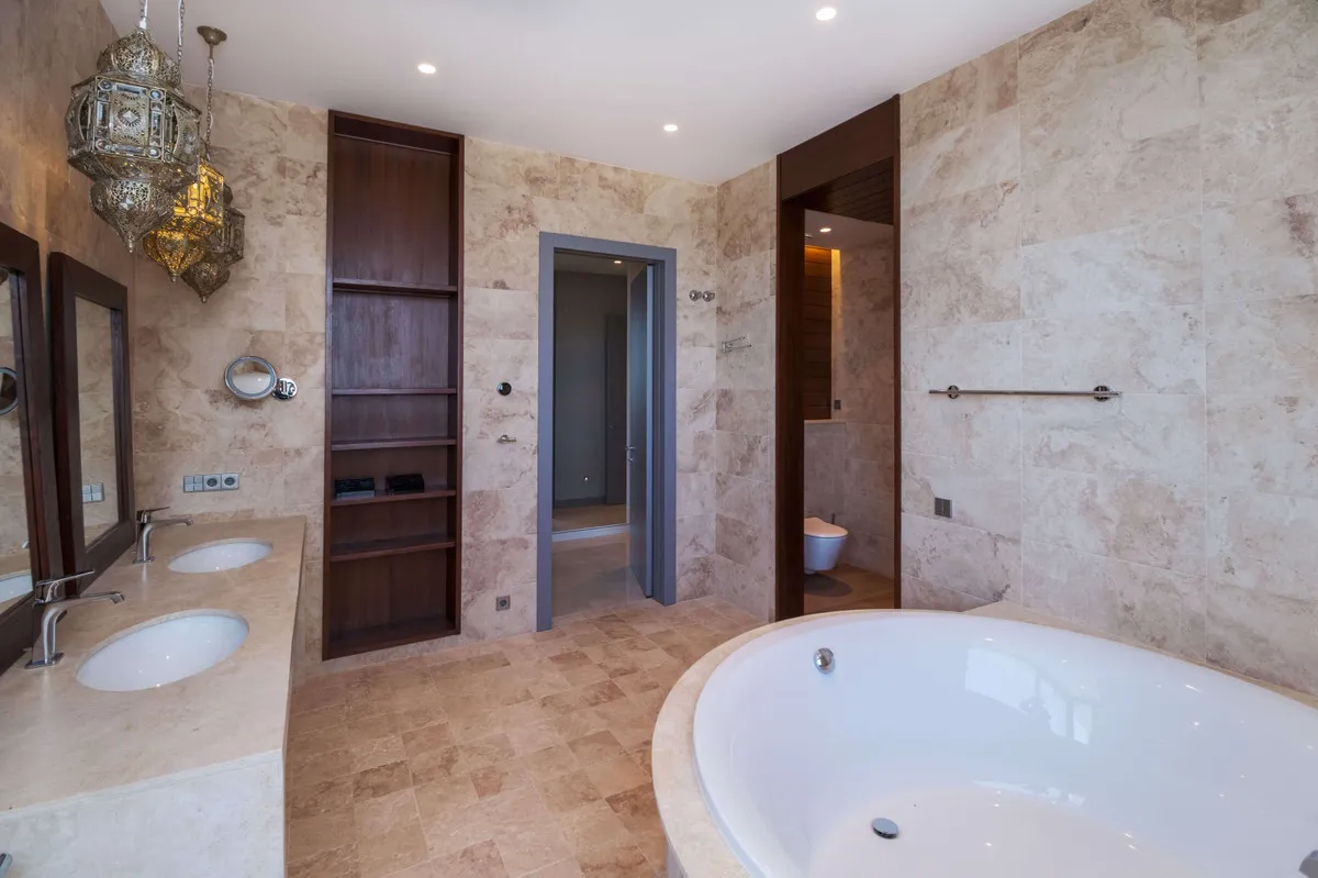 For sale Benahavis villa with 12 bedrooms