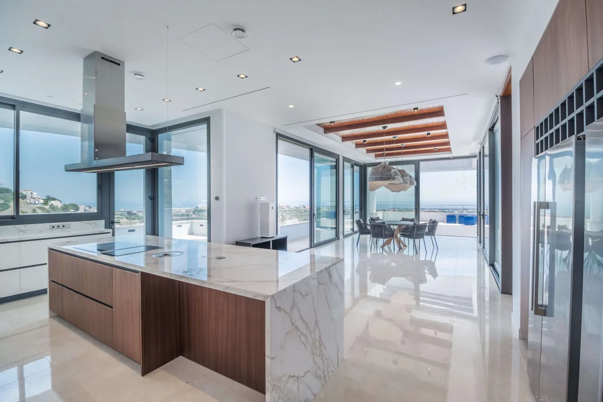 For sale Benahavis villa with 12 bedrooms